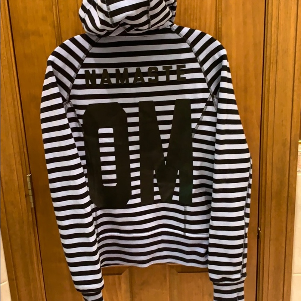 NWOT LULULEMON OM NAMASTE SWEATSHIRT